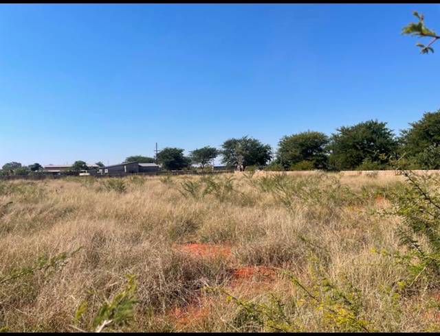 LAND FOR SALE IN LEBOWAKGOMO UNIT B